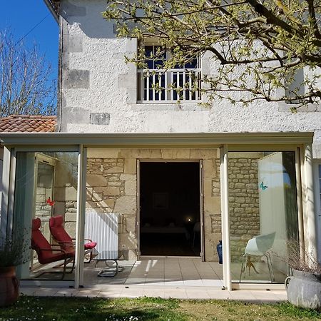 Domaine De Pelouaille - Chambre D'Hotes Saint-Jean-dʼAngély 外观 照片