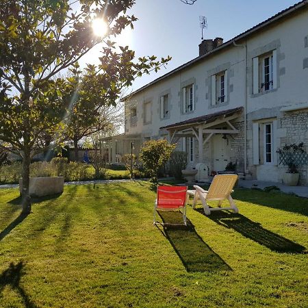 Domaine De Pelouaille - Chambre D'Hotes Saint-Jean-dʼAngély 外观 照片