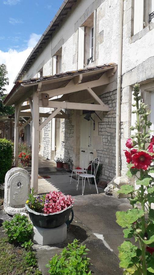 Domaine De Pelouaille - Chambre D'Hotes Saint-Jean-dʼAngély 外观 照片