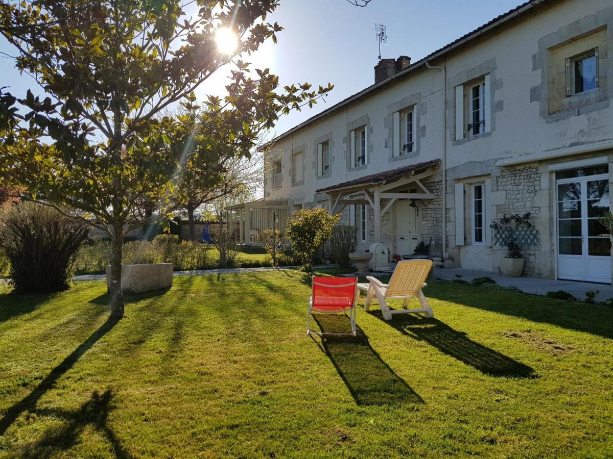 Domaine De Pelouaille - Chambre D'Hotes Saint-Jean-dʼAngély 外观 照片