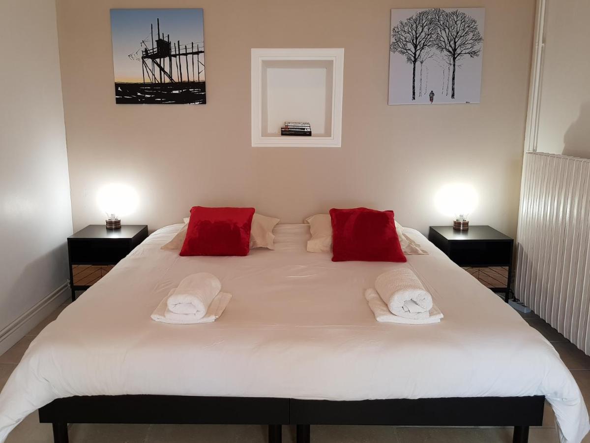 Domaine De Pelouaille - Chambre D'Hotes Saint-Jean-dʼAngély 外观 照片