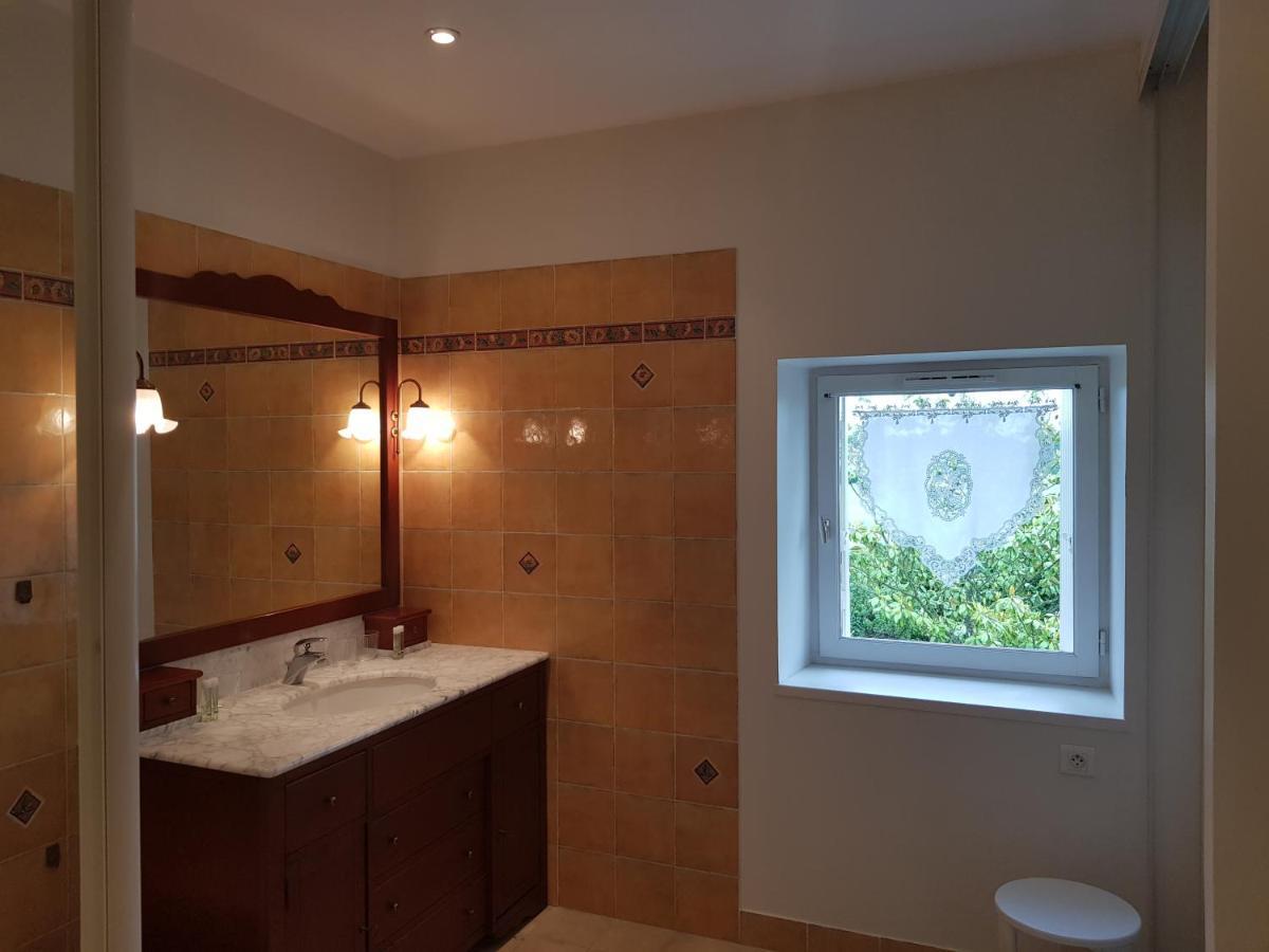 Domaine De Pelouaille - Chambre D'Hotes Saint-Jean-dʼAngély 外观 照片